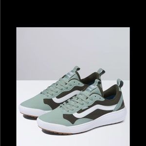 Ultrarange Exo Shoe - Green Milieu/True White
Women’s 8.5
Men’s 6